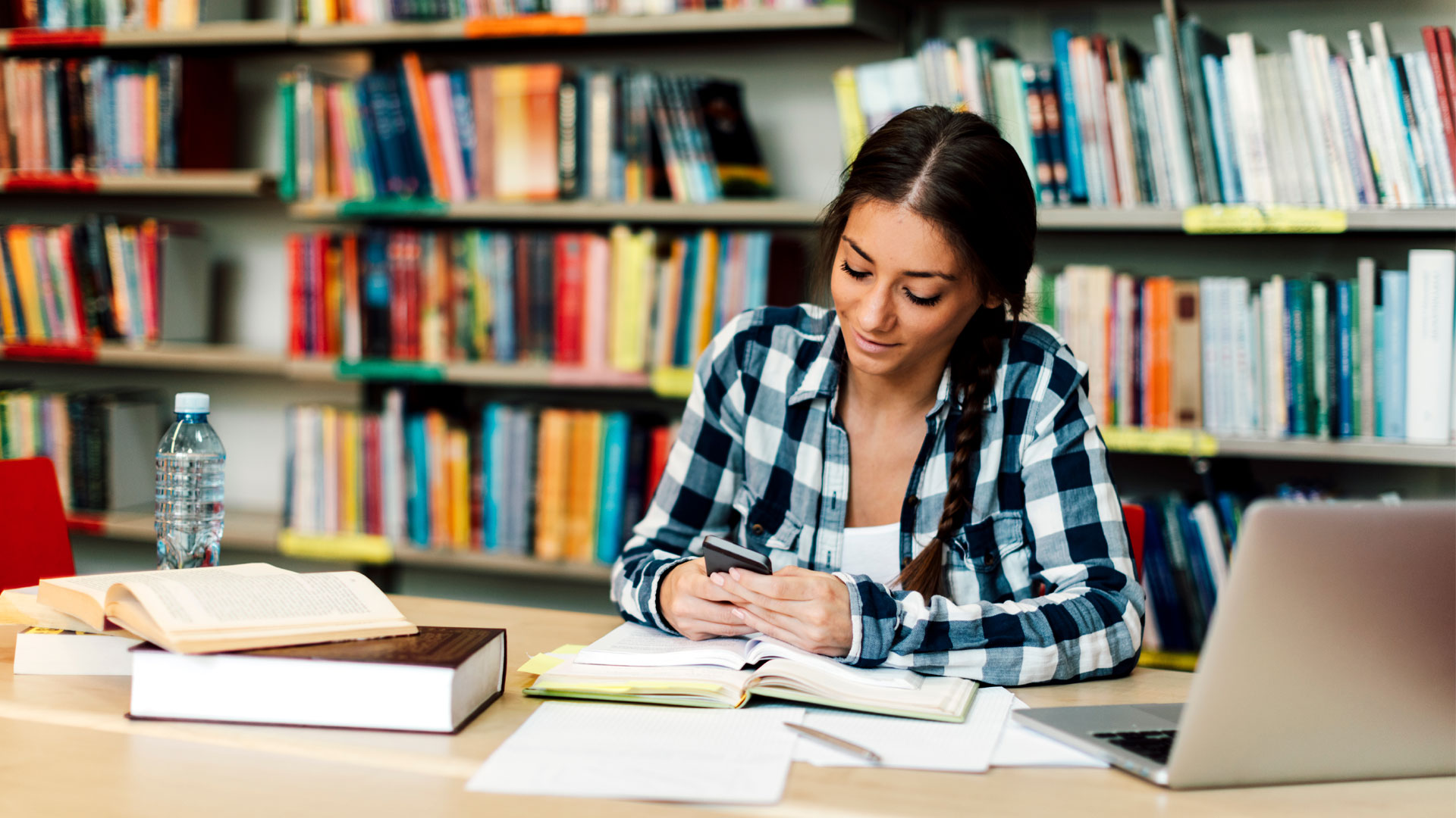 Qué carreras universitarias puedes estudiar de forma 100% virtual con reconocimiento de SUNEDU en el Perú